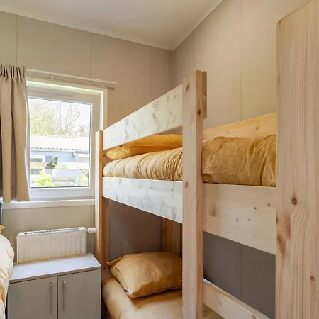 Luxury Near Ouddorp With Garden, Cleaning Included