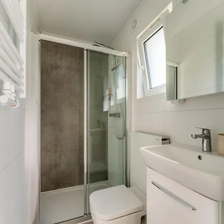 Luxury Near Ouddorp With Garden, Cleaning Included Holiday home