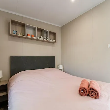 Luxury Near Ouddorp With Garden, Cleaning Included Goedereede
